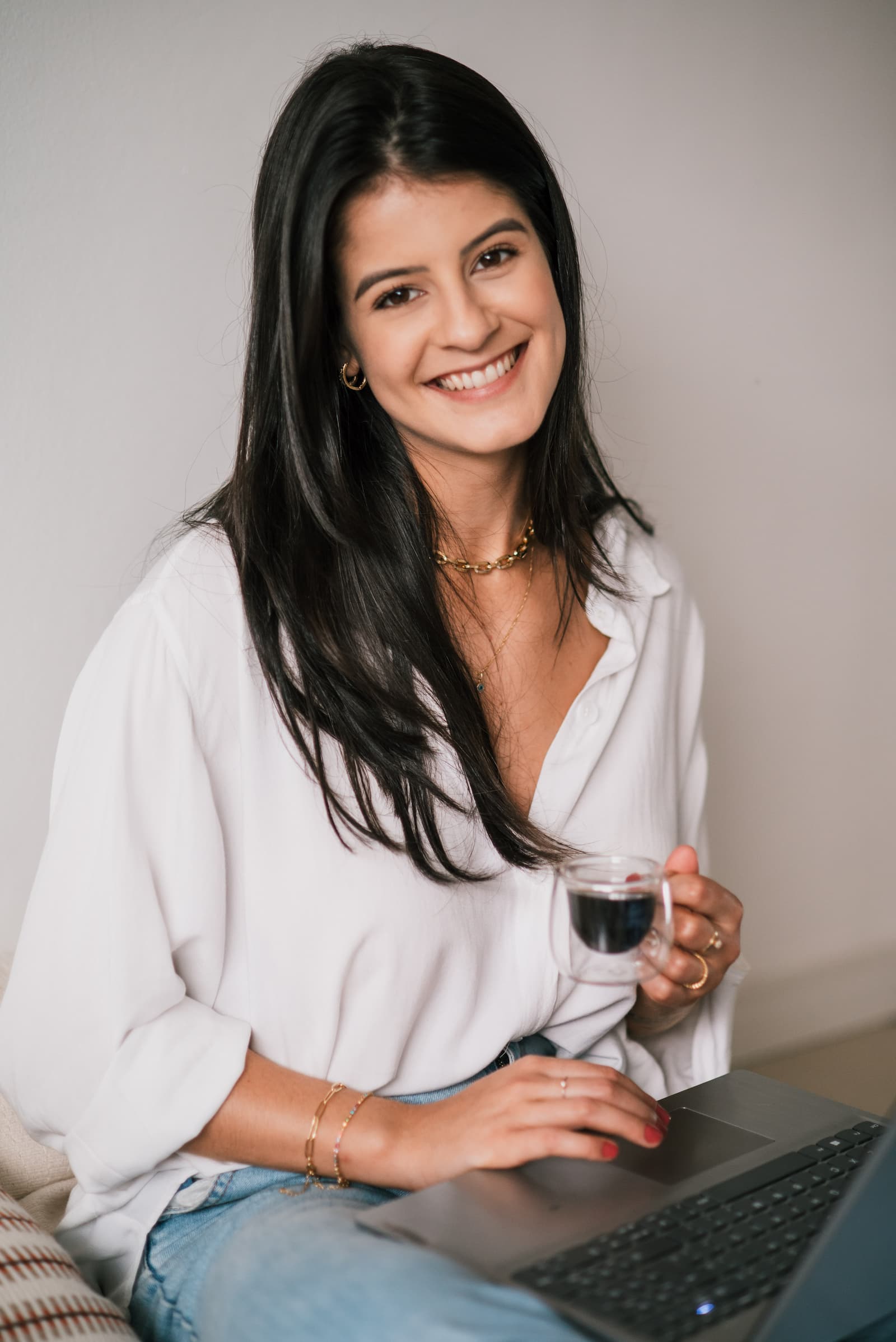 Marianna Agendes em atendimento online por videochamada